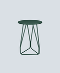 Open wire metal side table with minimalist modern design for living room or bedroom طاولة جانبية سلكية بتصميم معدني بسيط وعصري لغرفة المعيشة أو النوم