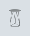 Open wire metal side table with minimalist modern design for living room or bedroom طاولة جانبية سلكية بتصميم معدني بسيط وعصري لغرفة المعيشة أو النوم
